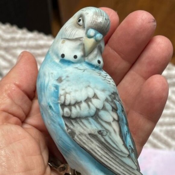Cute! Vintage Porcelain Bisque Parakeet/Budgie Clip on Bird - Picture 3 of 9